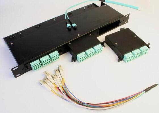 MPO Cassettes 96F MPO 1U Patch Panel совместима с сетями 10G 40G 100G Data Center, обеспечивающими систему управления волоконным излучением